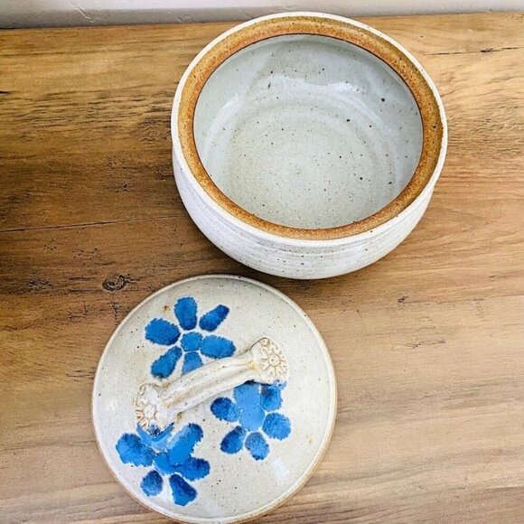 Artisan Studio Pottery Covered Dish Bowl Lid Signed MJR - Picture 3 of 6